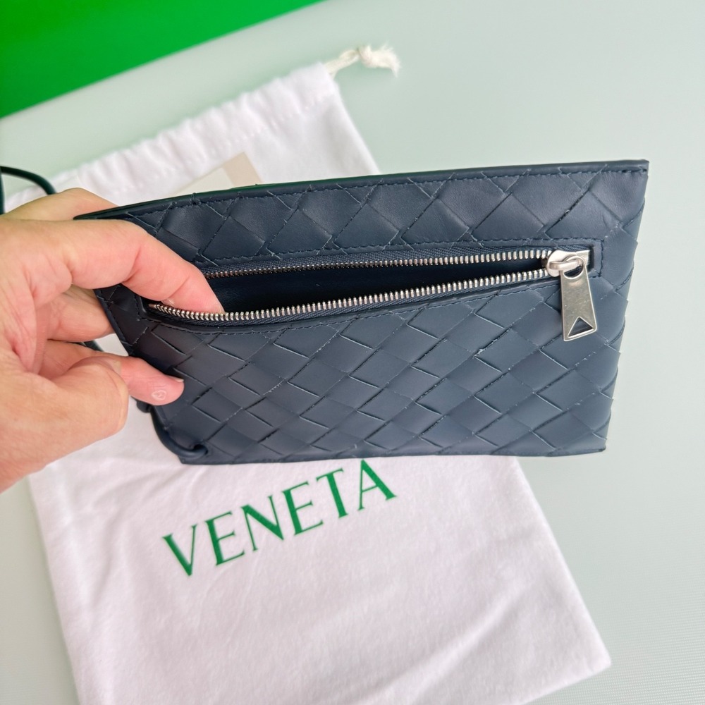 Bottega Beneta Intrecciato Weave Leather Passport/Phone Holder Lanyard 708620 - Picture 5 of 12